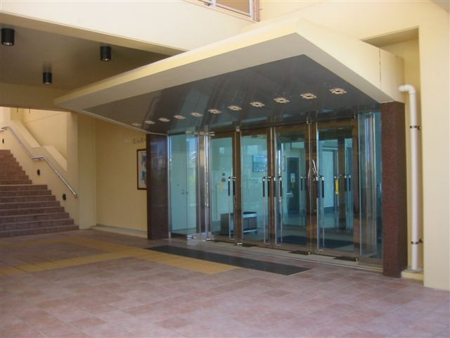 ホール入り口 (2F)